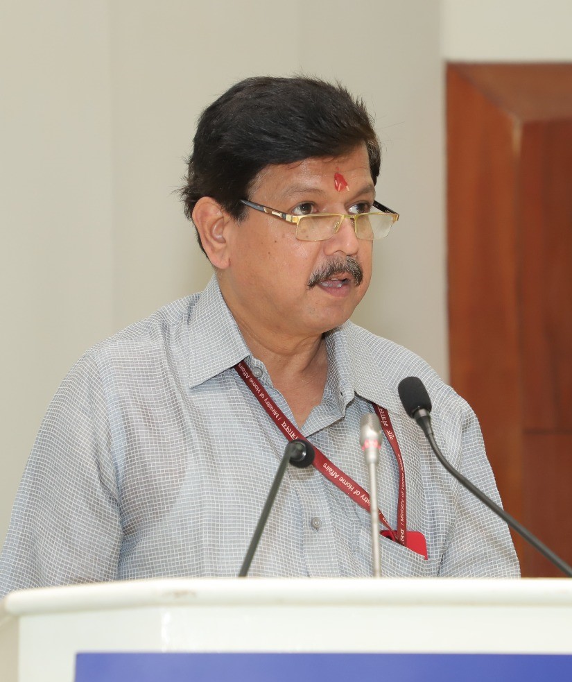  Vd. Manoj Nesari 